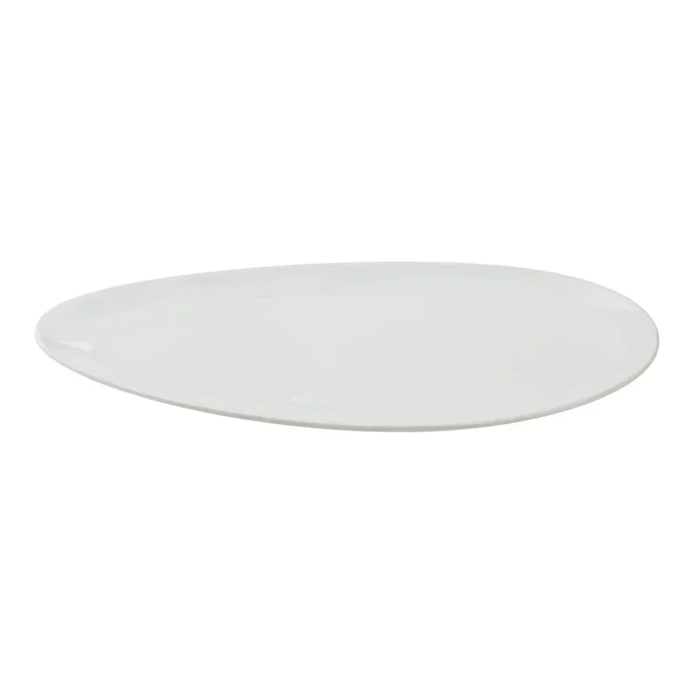 Yanco China white leaf plate with subtle curves, perfect for modern table arrangements and elegant plating to enhance visual presentation.